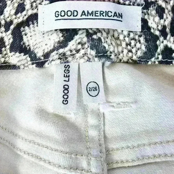 ๐ NWT ๐ Good American Good Legs Snake Jeans, Size 2 - Picture 5 of 8